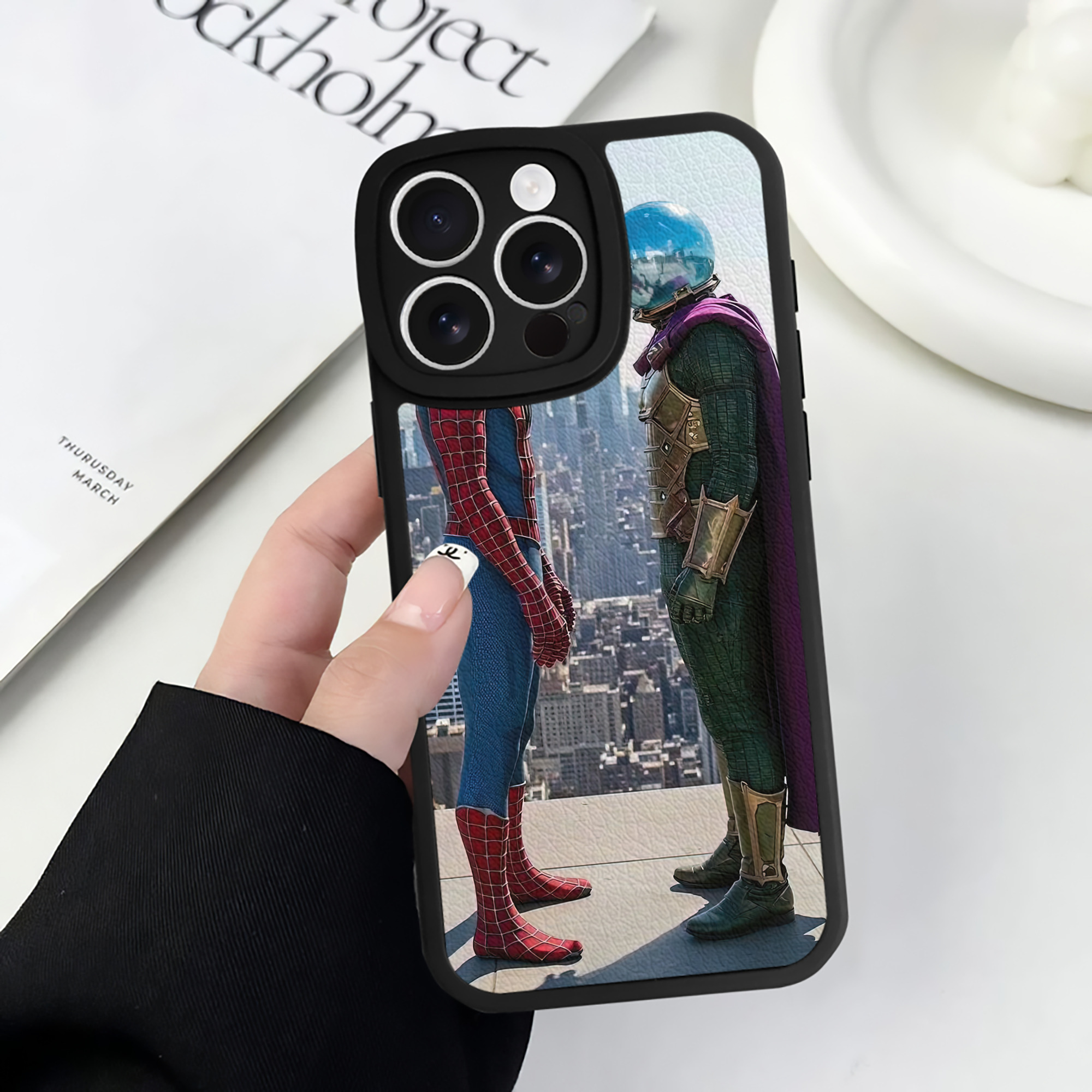 （画像用） Spider Man スパイダーマン 【iPhone 16シリーズ対応】シリコンスマホケース（レザー調） 材質：シリコン